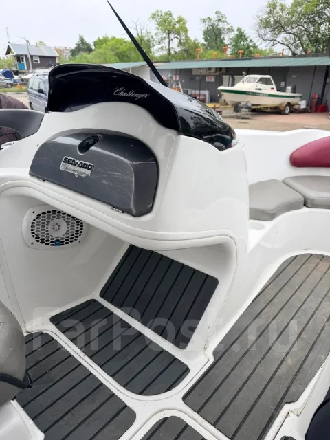 BRP Sea-Doo Challenger. 2002 ���, ����� 5,5��., ��������� ������������, 240��.�., ������ ����