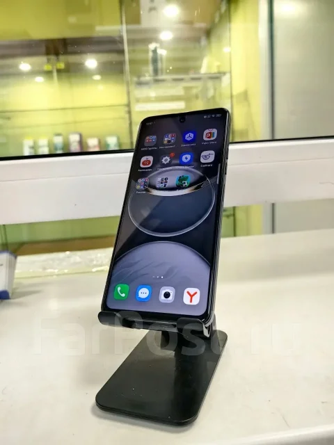Tecno Spark 30. �/�, 128 ��, �����, 3G, 4G LTE, Dual-SIM ����