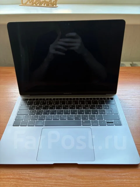 Apple MacBook Air 13 2019 MVFH2. 13.3", 1,6����, ��� 8 ��, ���� 128���, WiFi: 1, Bluetooth: 1, ����������� �� 12��. ����