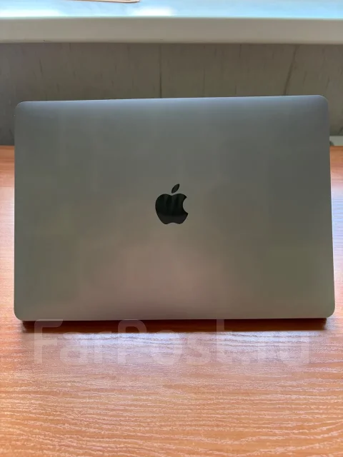 Apple MacBook Air 13 2019 MVFH2. 13.3", 1,6����, ��� 8 ��, ���� 128���, WiFi: 1, Bluetooth: 1, ����������� �� 12��. ����