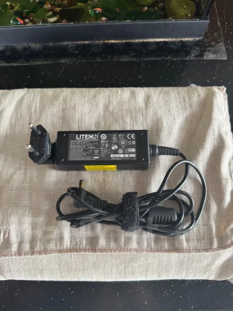 Acer Aspire One 531h. 10.1", 1,7����, ��� 2048 ��, ���� 119���, WiFi: 1, Bluetooth: 1, ����������� �� 2��. ����