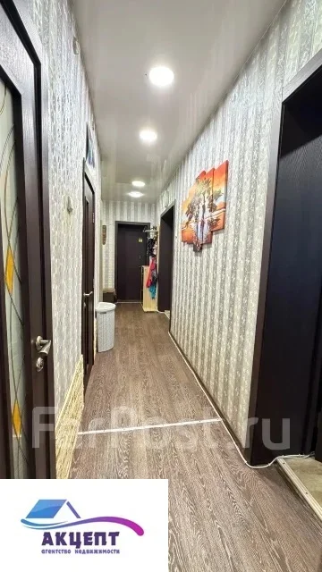 3-���������, ����� �������� 143. ������, ���������, 71,9���.��., 1/2 ����. �������� ����