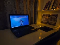 eMachines E732. 15.6", 2,7����, ��� 8 ��, ���� 620���, WiFi: 1, Bluetooth: 1 ����