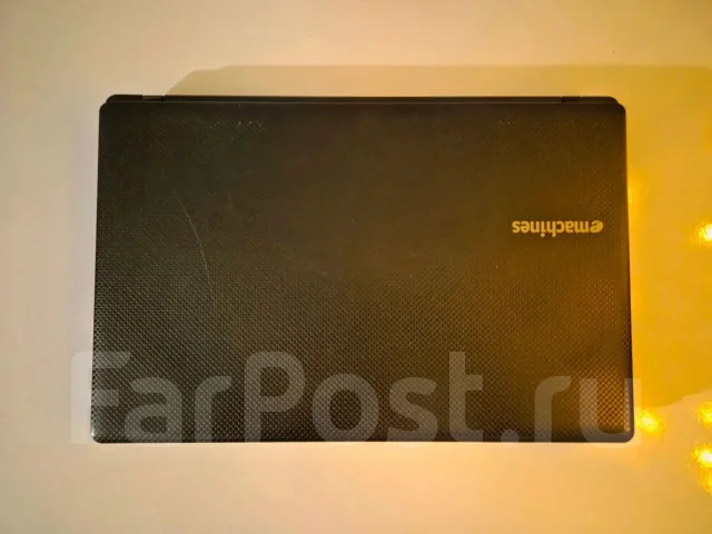 eMachines E732. 15.6", 2,7����, ��� 8 ��, ���� 620���, WiFi: 1, Bluetooth: 1 ����