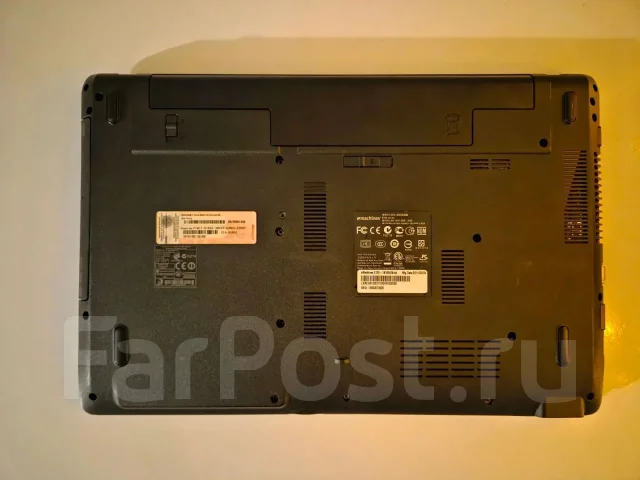 eMachines E732. 15.6", 2,7����, ��� 8 ��, ���� 620���, WiFi: 1, Bluetooth: 1 ����