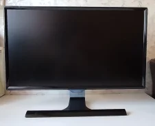 Samsung. 24", ���������� �� (LCD, LED, QLED) ����