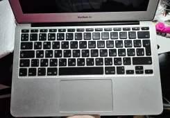Apple MacBook Air 11 2013 Mid MD711. 11", 1,3����, ��� 4 ��, ���� 128���, WiFi: 1, Bluetooth: 1, ����������� �� 10��. ����