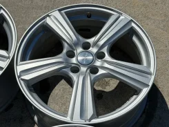Violento. 7.0x18", 5x114.3, ET38, �� 73,1���. ����