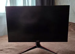 Acer. 24", ���������� OLED ����