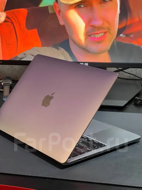 Apple MacBook Pro 13 2020. 13.3", 1,4����, ��� 8 ��, ���� 256���, WiFi: 1, Bluetooth: 1, ����������� �� 4��. ����