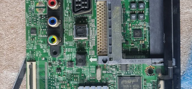 Samsung UE32H5000. LED ����