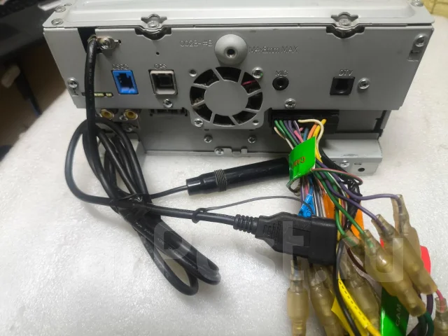 Kenwood MDV-D404BT ����