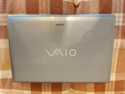 Sony VAIO. 15.6", 2,4����, ��� 8 ��, ���� 700���, WiFi: 1, Bluetooth: 1 ����