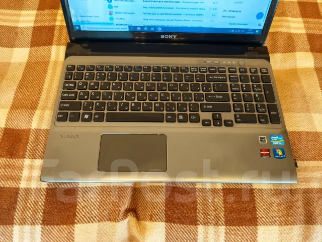 Sony VAIO. 15.6", 2,4����, ��� 8 ��, ���� 700���, WiFi: 1, Bluetooth: 1 ����