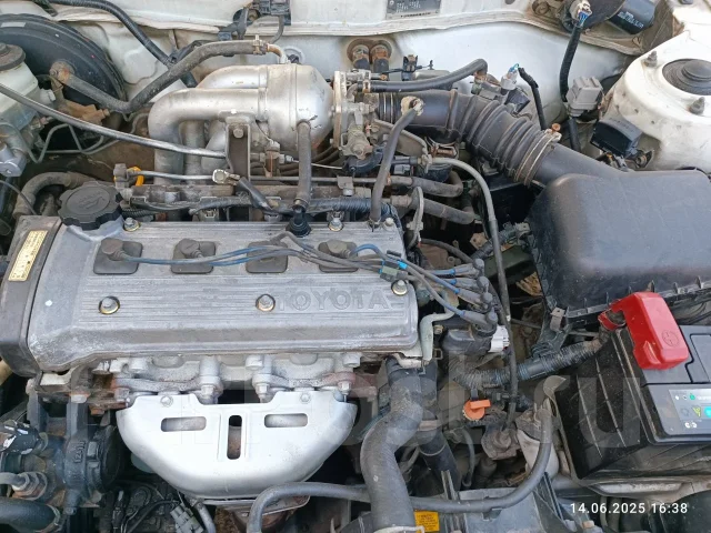 Toyota Corolla. �������, ��������, 1.5 (97��.�.), ������, 100 000����. �� ����