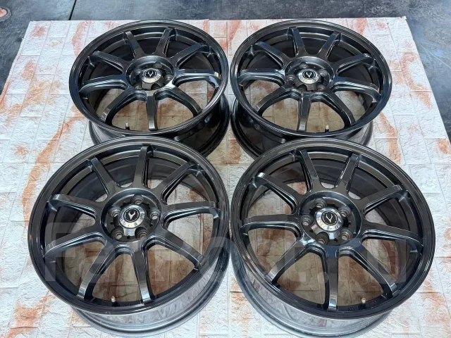 Vatrra. 7.0x17", 5x100, ET50 ����
