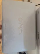 Sony VAIO. 15.6", 2,1����, ��� 4 ��, ���� 500���, WiFi: 1, Bluetooth: 1, ����������� �� 30��. ����