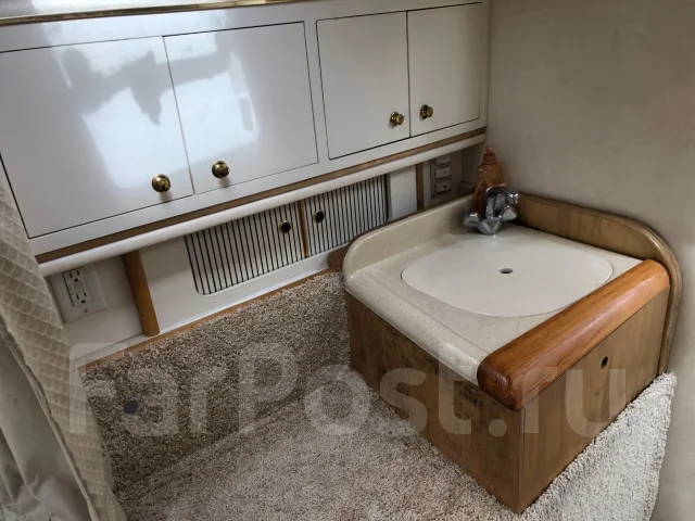 Searay Sundancer. 2000 ���, ����� 9,6��., ��������� ������������, 440��.�., ������ ����