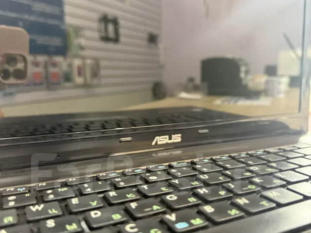 Asus K52F. 14", 2,3����, ��� 4 ��, ���� 128���, WiFi: 1, Bluetooth: 1, ����������� �� 3��. ����