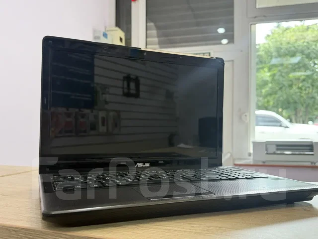 Asus K52F. 14", 2,3����, ��� 4 ��, ���� 128���, WiFi: 1, Bluetooth: 1, ����������� �� 3��. ����