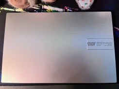 Asus. 15.6", 800����, ��� 8 ��, ���� 237���, WiFi: 1, Bluetooth: 1 ����