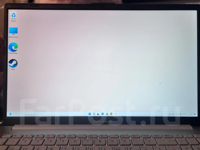 Asus. 15.6", 800����, ��� 8 ��, ���� 237���, WiFi: 1, Bluetooth: 1 ����