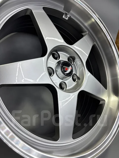 Desmond RegaMaster EVO. 8.5x17", 5x100, ET33, �� 73,1���. ����