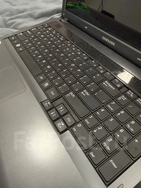 Samsung R525. 15.6", 2,2����, ��� 4 ��, ���� 300���, WiFi: 1 ����