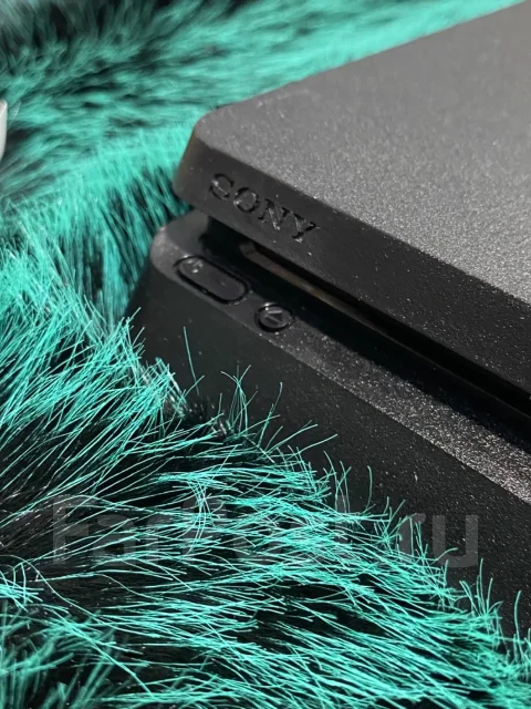 Sony PlayStation 4 Slim ����