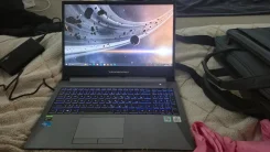 Thunderobot. 15.6", 2,4����, ��� 16 ��, ���� 500���, WiFi: 1, Bluetooth: 1, ����������� �� 1��. ����