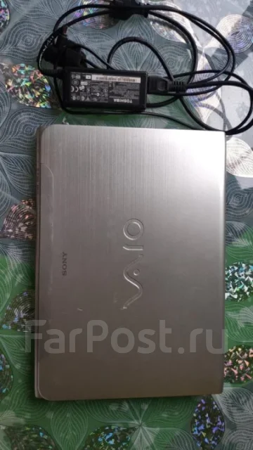 Sony VAIO. 14", 2,5����, ��� 4 ��, ���� 1 000���, WiFi: 1, Bluetooth: 1, ����������� �� 2��. ����