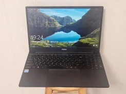 Haier. 15.6", 1,1����, ��� 8 ��, ���� 256���, WiFi: 1, Bluetooth: 1, ����������� �� 4��. ����