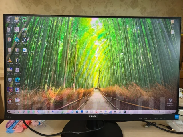 Philips. 24", ���������� �� (LCD, LED, QLED) ����