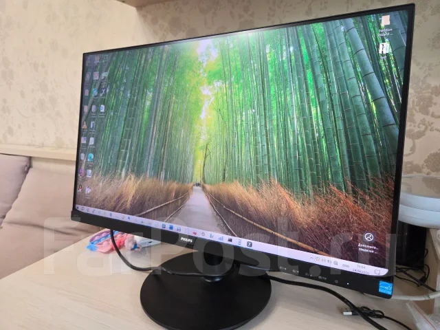 Philips. 24", ���������� �� (LCD, LED, QLED) ����
