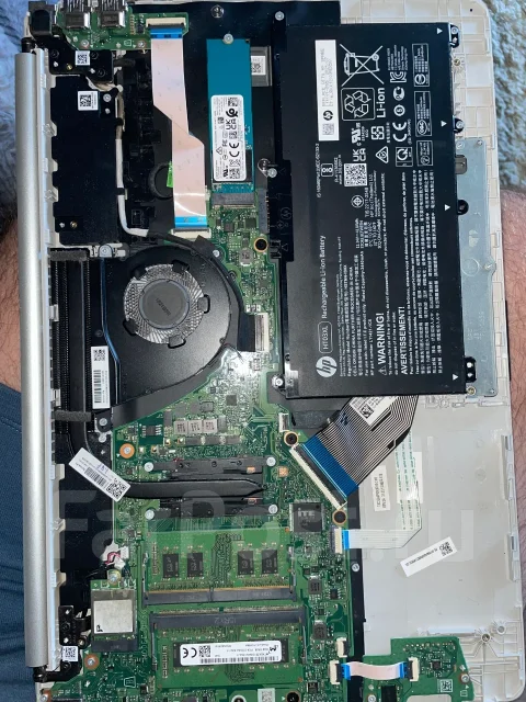 HP 15s-eq1343ur. 15.6", 2,7����, ��� 16 ��, ���� 256���, WiFi: 1, Bluetooth: 1, ����������� �� 5��. ����