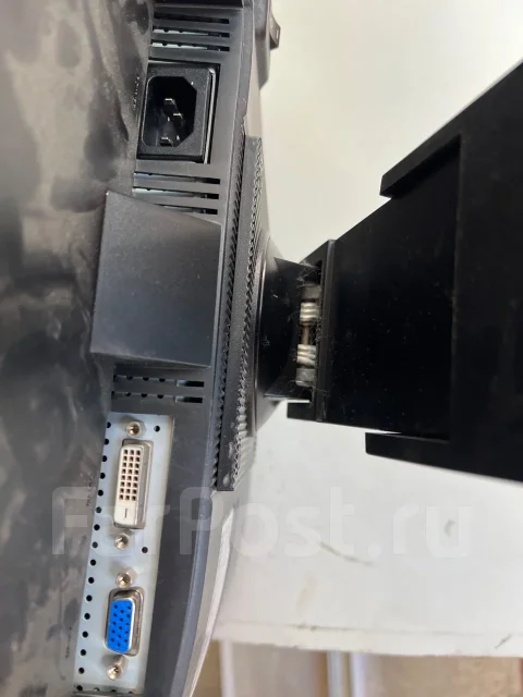 Samsung. 19", ���������� �� (LCD, LED, QLED) ����