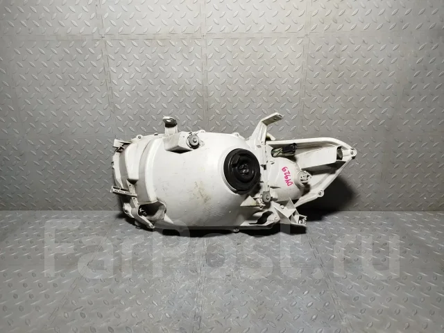 ���� Toyota Highlander, ������ 811100E090 ����
