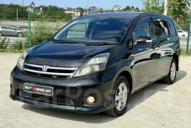 Toyota Isis. �������, ��������, 1.8 (144��.�.), ������, 215 000����. �� ����