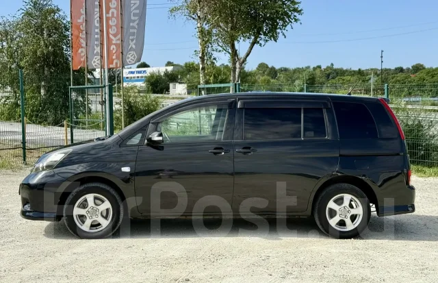 Toyota Isis. �������, ��������, 1.8 (144��.�.), ������, 215 000����. �� ����