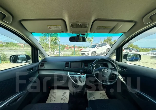 Toyota Isis. �������, ��������, 1.8 (144��.�.), ������, 215 000����. �� ����