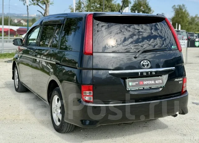 Toyota Isis. �������, ��������, 1.8 (144��.�.), ������, 215 000����. �� ����