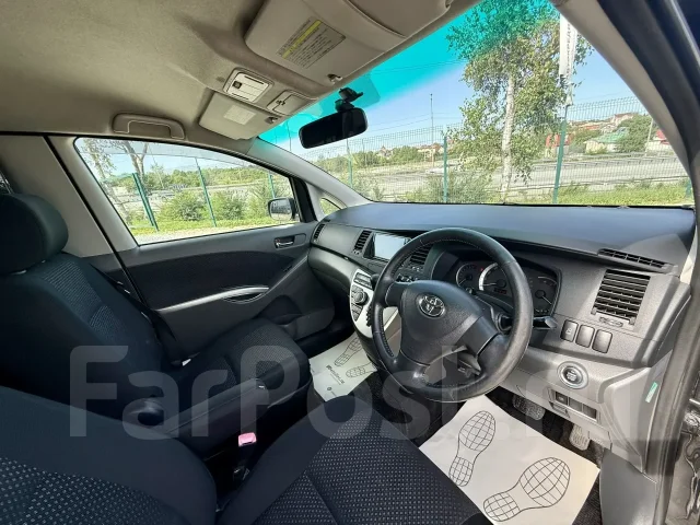 Toyota Isis. �������, ��������, 1.8 (144��.�.), ������, 215 000����. �� ����