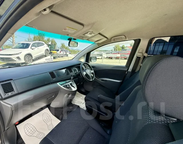 Toyota Isis. �������, ��������, 1.8 (144��.�.), ������, 215 000����. �� ����