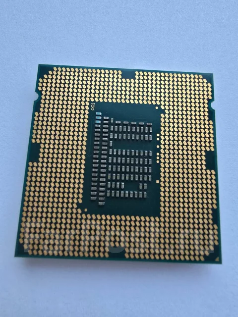 Intel Core i3-3225 ����