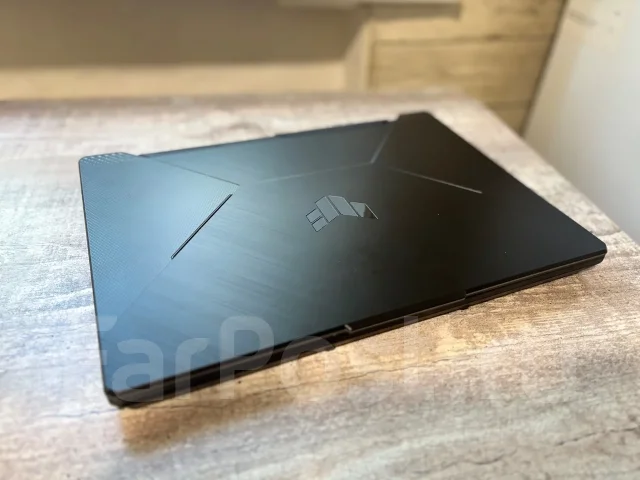 Asus. 15.6", 144����, ��� 16 ��, ���� 512���, WiFi: 1, Bluetooth: 1, ����������� �� 6��. ����