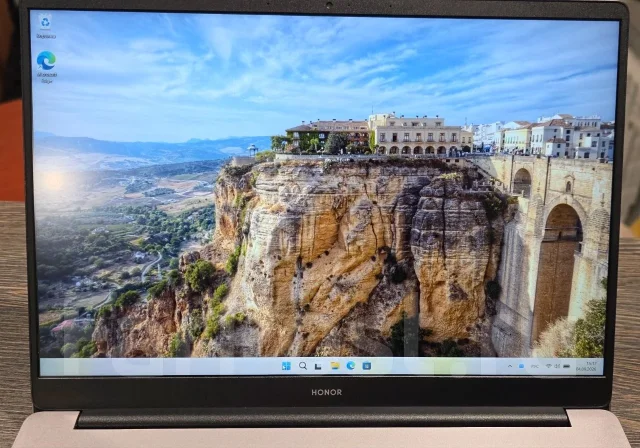 Honor MagicBook 14. 14", 2,1����, ��� 16 ��, ���� 512���, WiFi: 1, Bluetooth: 1, ����������� �� 8��. ����
