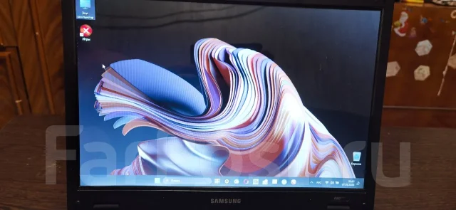 Samsung R60 Plus. 15.4", 2,4����, ��� 2048 ��, ���� 120���, WiFi: 1 ����