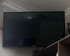 Samsung UE32J5205. LED ����