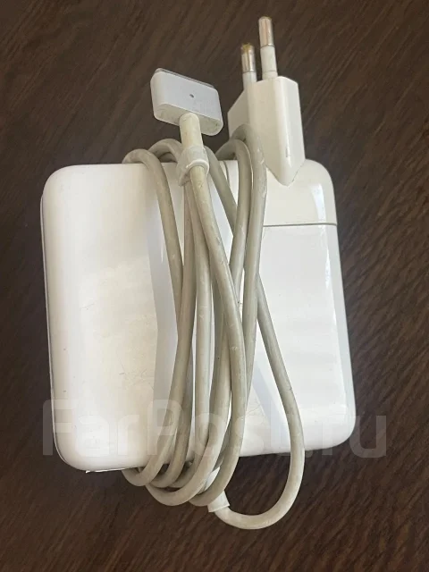 Apple MacBook Pro 13. 13.3", 2,6����, ��� 8 ��, ���� 250���, WiFi: 1, Bluetooth: 1, ����������� �� 5��. ����