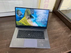 Honor MagicBook 15. 15.6", 2,1����, ��� 8 ��, ���� 512���, WiFi: 1, Bluetooth: 1 ����